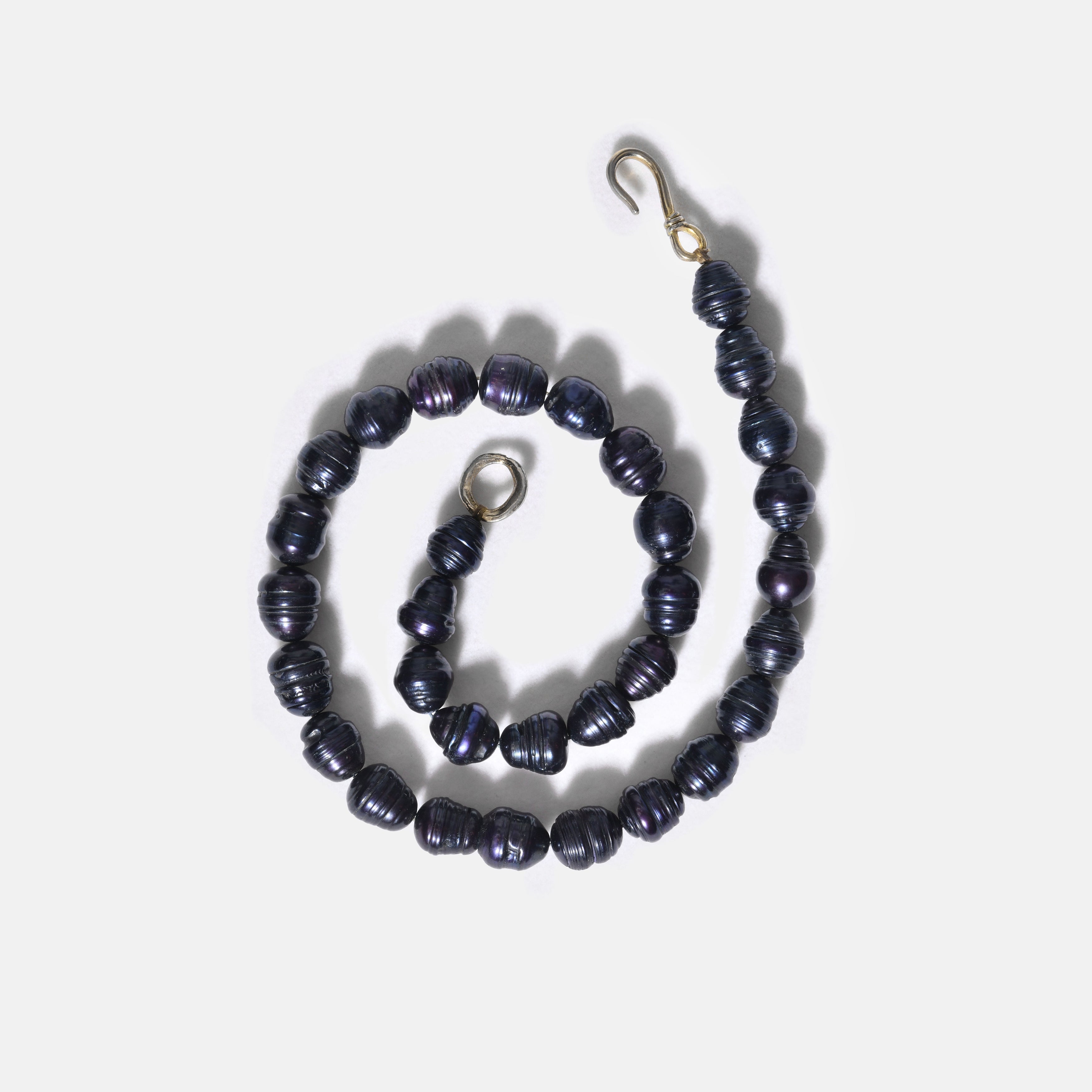 FW25 Very Dark Blue Pearl Necklace