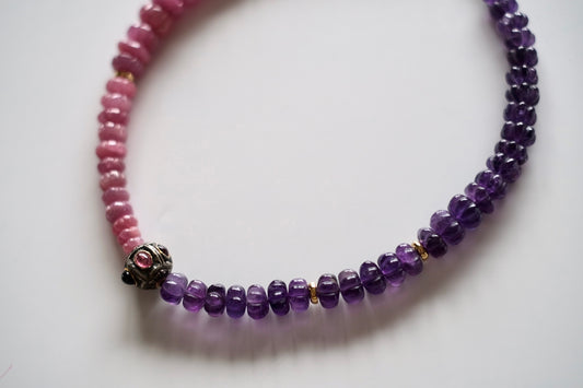 Collier en saphir rose et améthyste avec perle incrustée de tourmaline / Vente finale