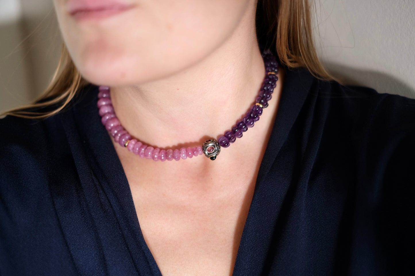 Collier en saphir rose et améthyste avec perle incrustée de tourmaline / Vente finale