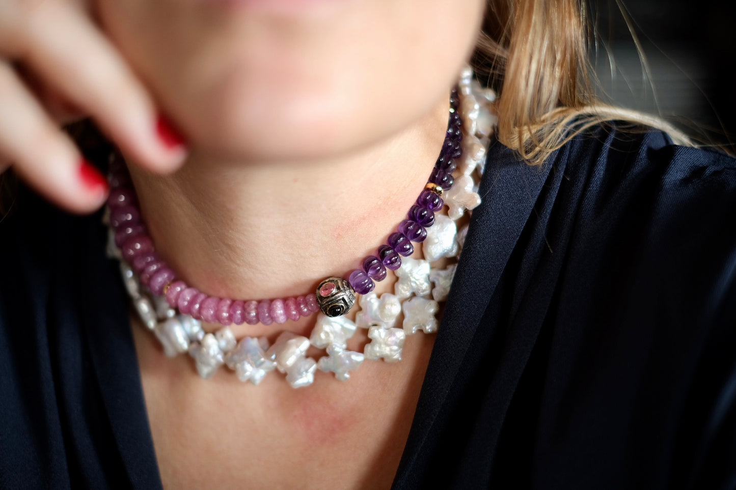Collier en saphir rose et améthyste avec perle incrustée de tourmaline / Vente finale