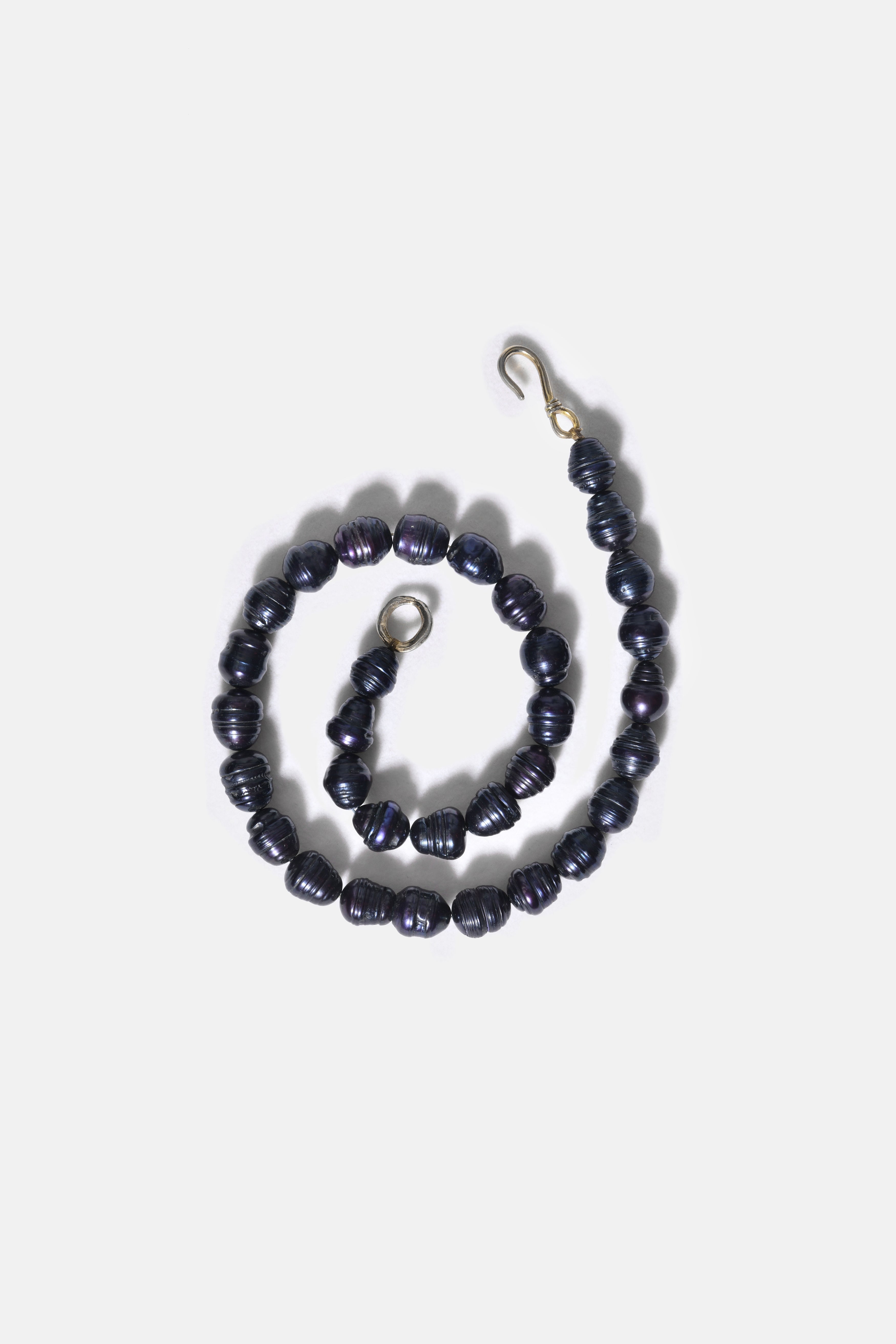 FW25 Very Dark Blue Pearl Necklace