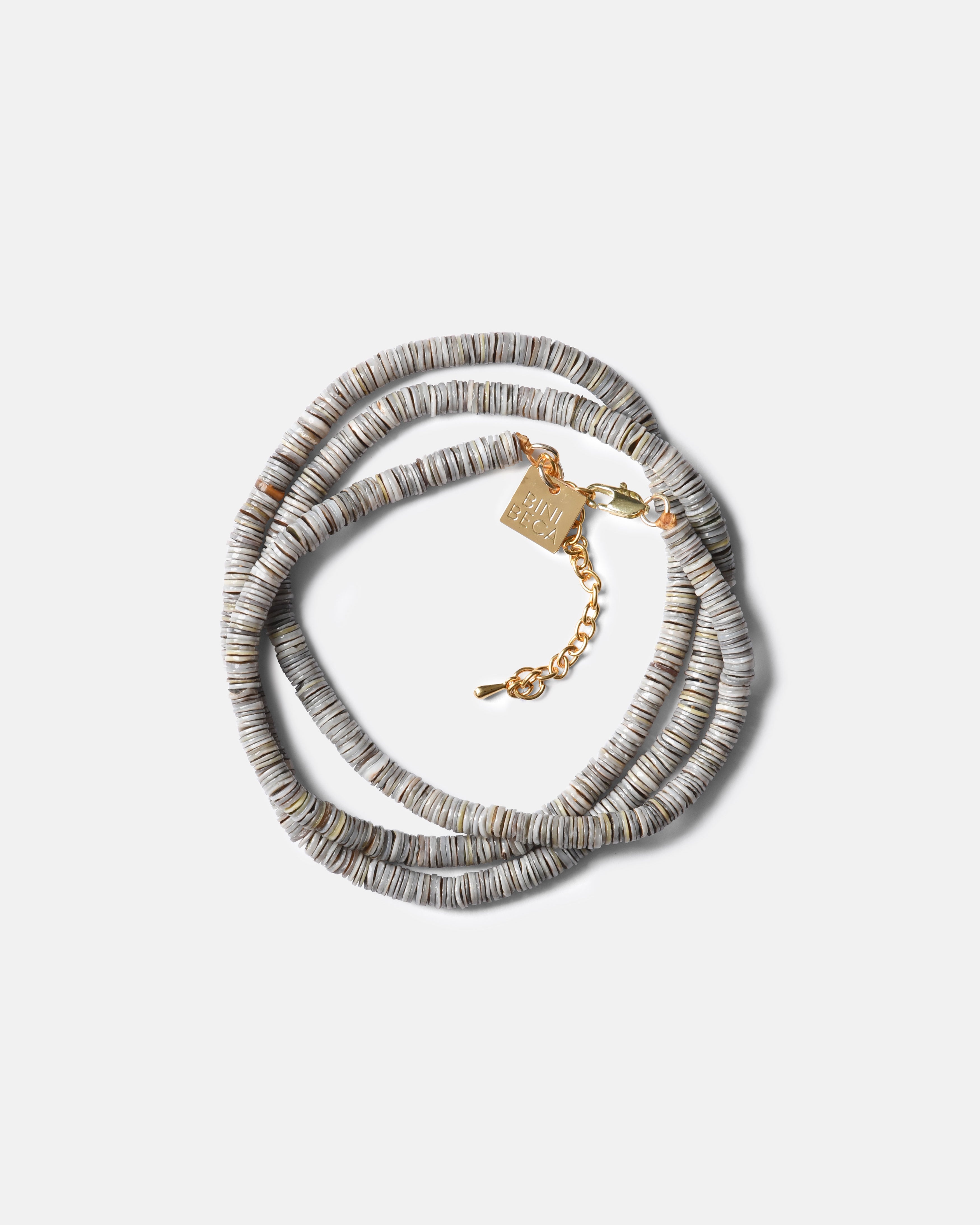 Collier de perles Heishi en coquillage gris