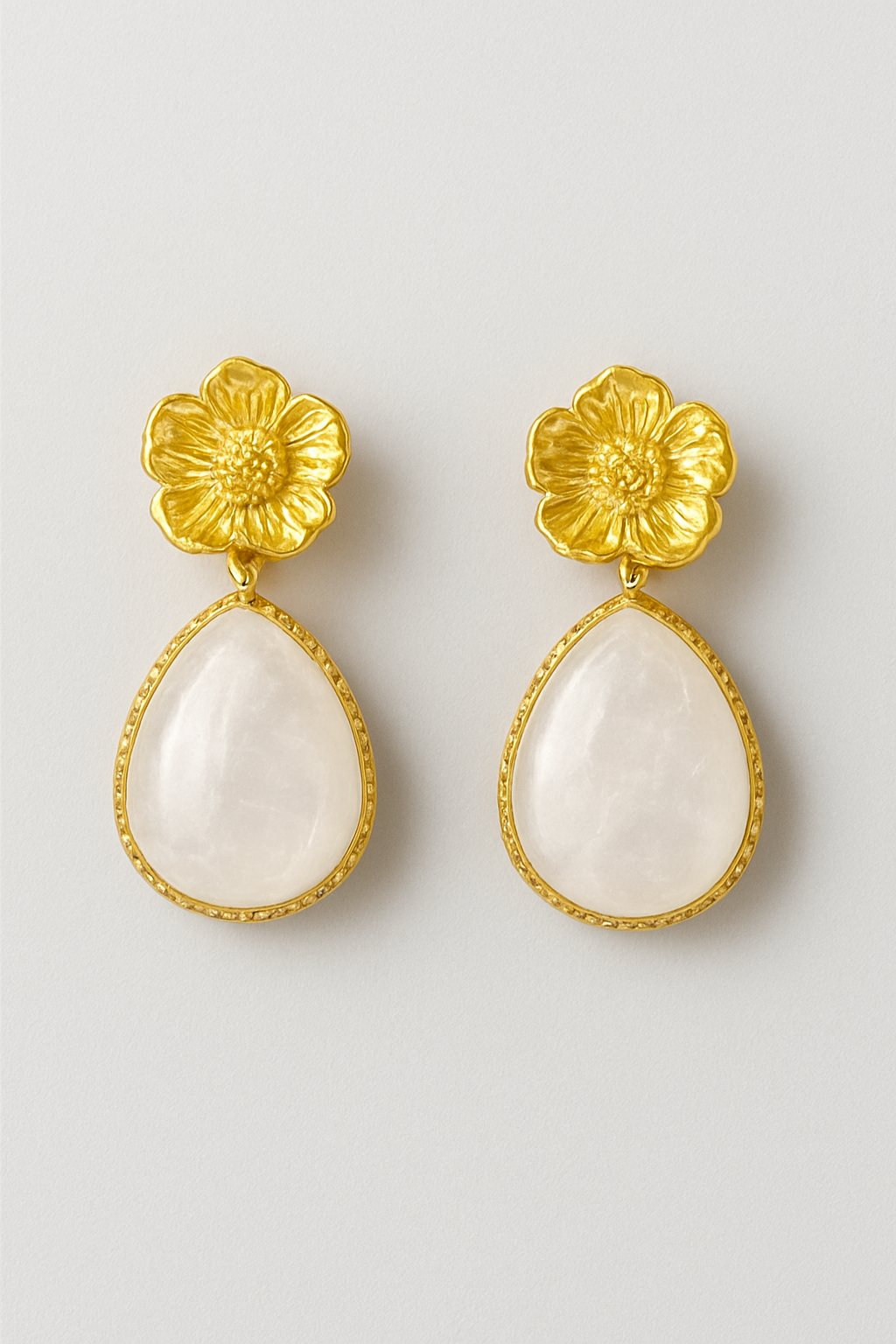 Stainless Steel and Nacre Earrings White