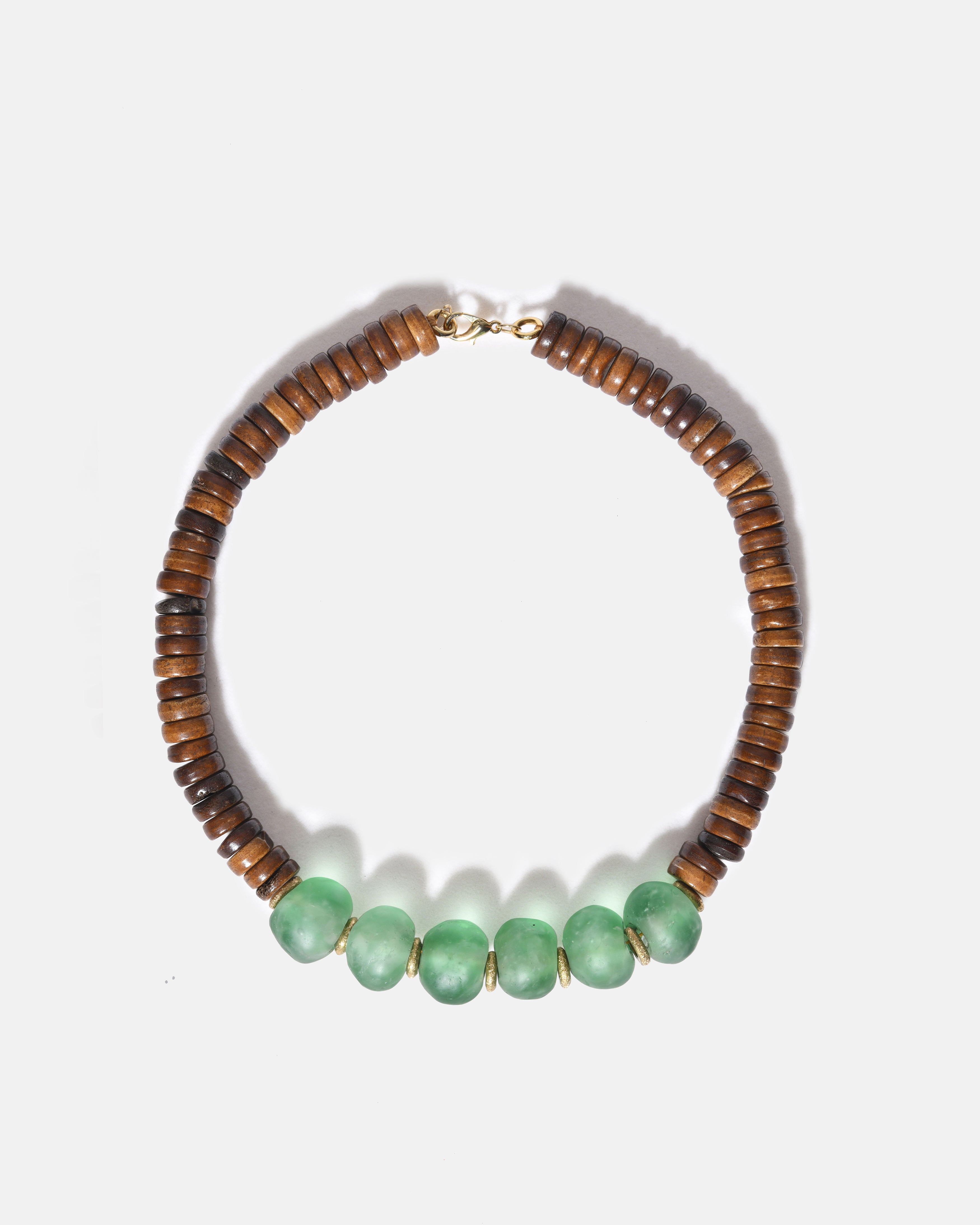 Collier en os et verre vert FW25