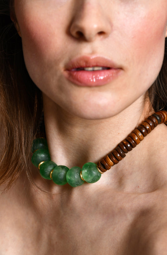 FW25 Bone and Green Glass Collier
