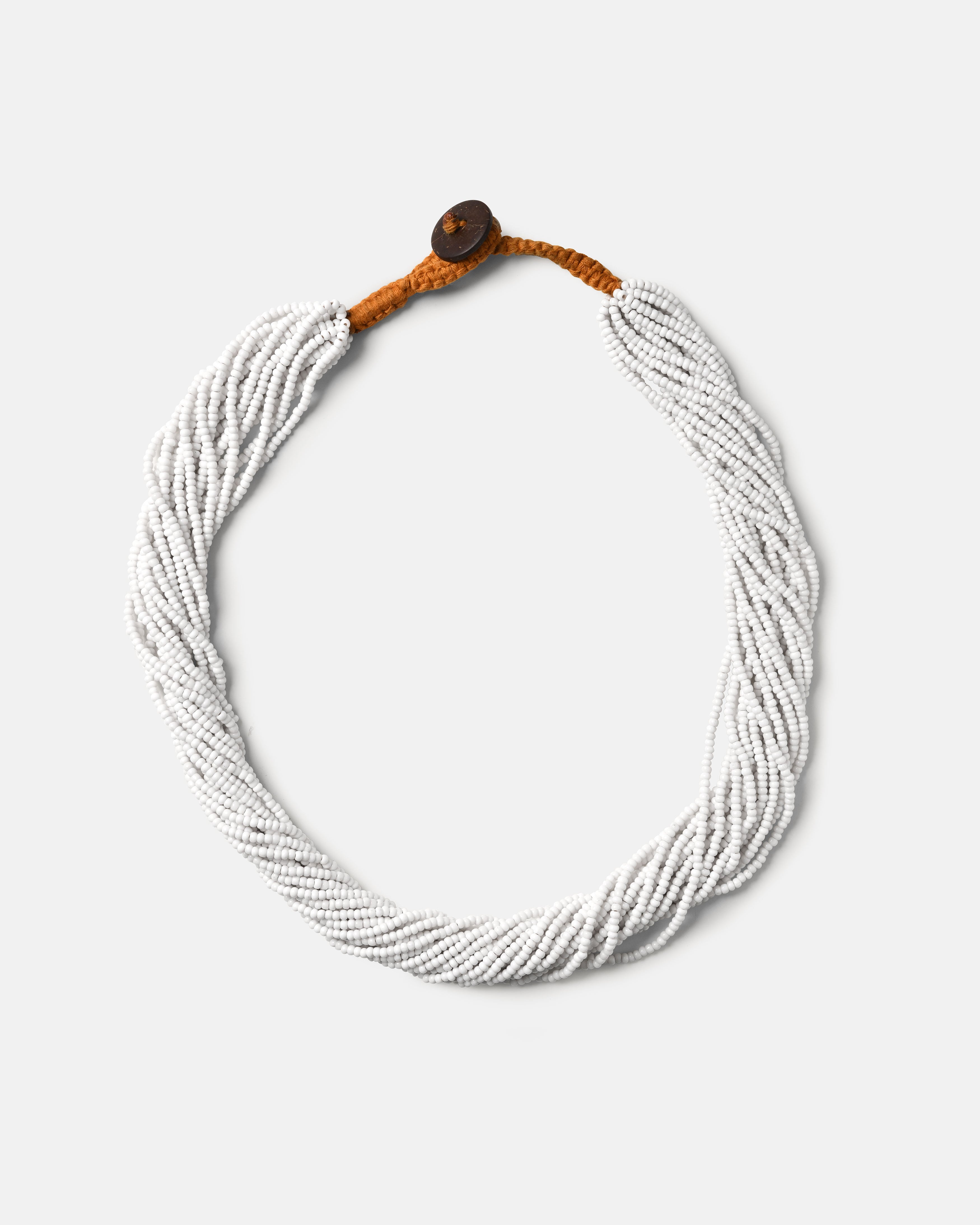 Colliers multi-rangs en perles de verre / Blanc