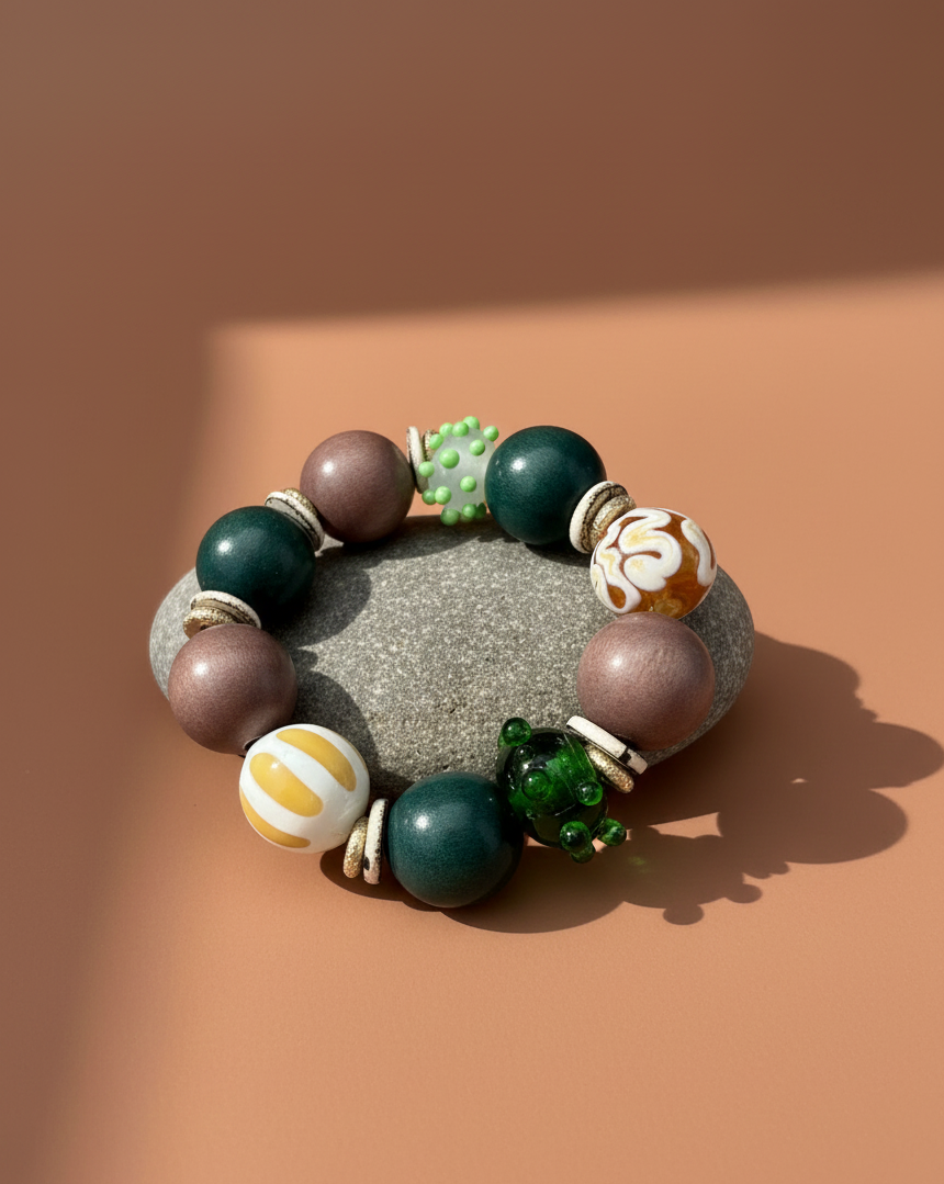 Plume bracelet with glass bead / caramel edition