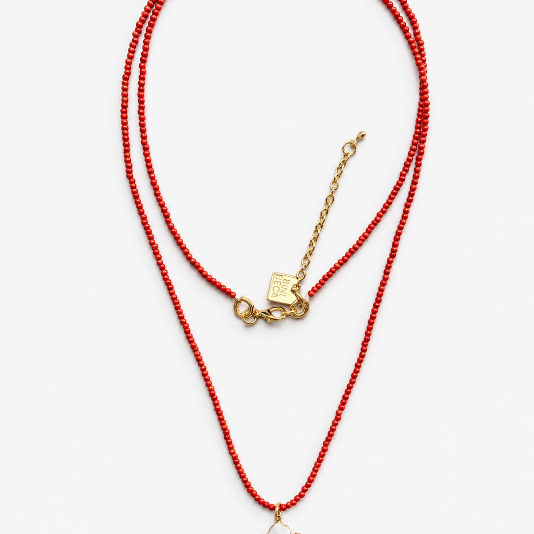 Collier fin en corail et fleurs