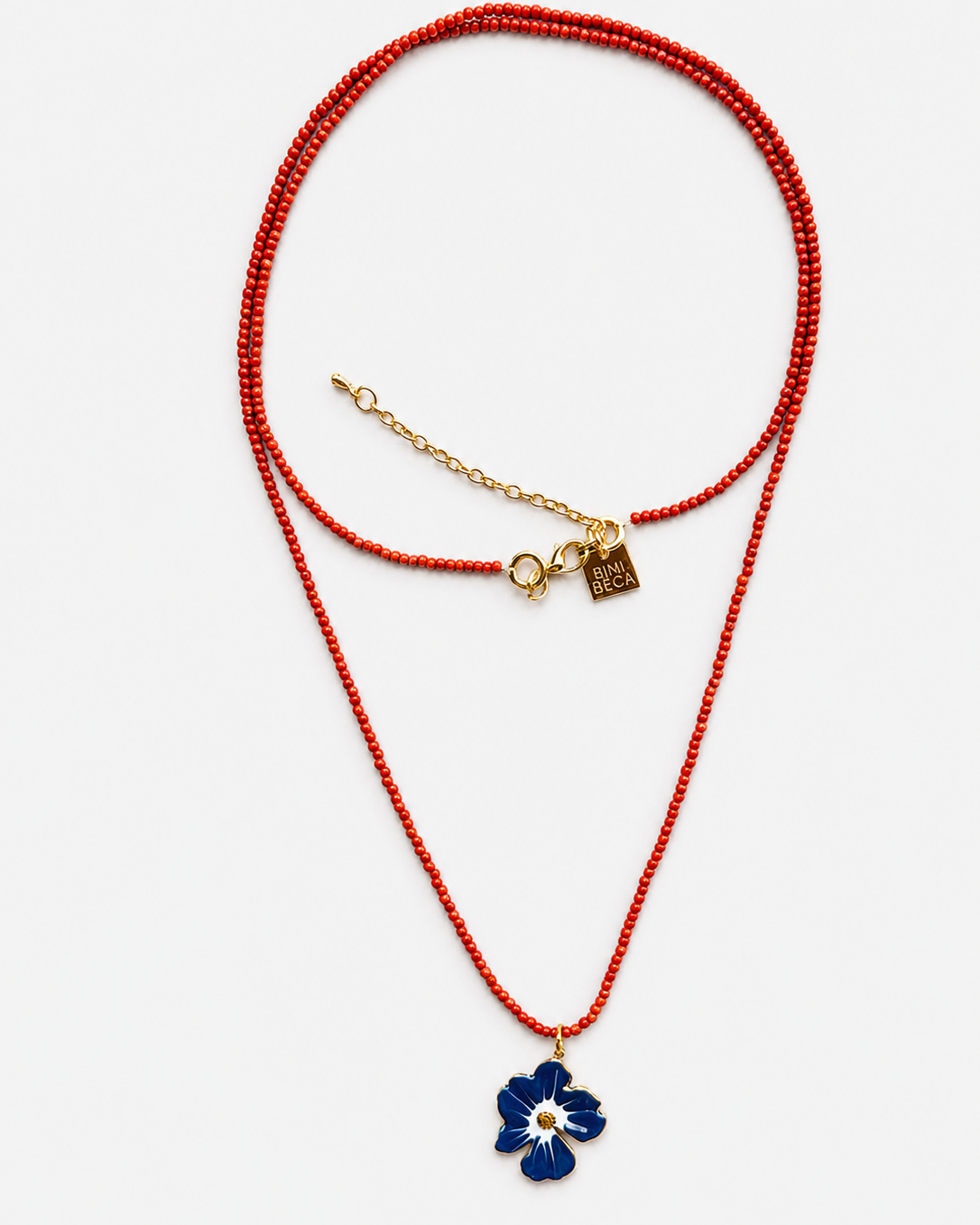 Collier fin en corail et fleurs