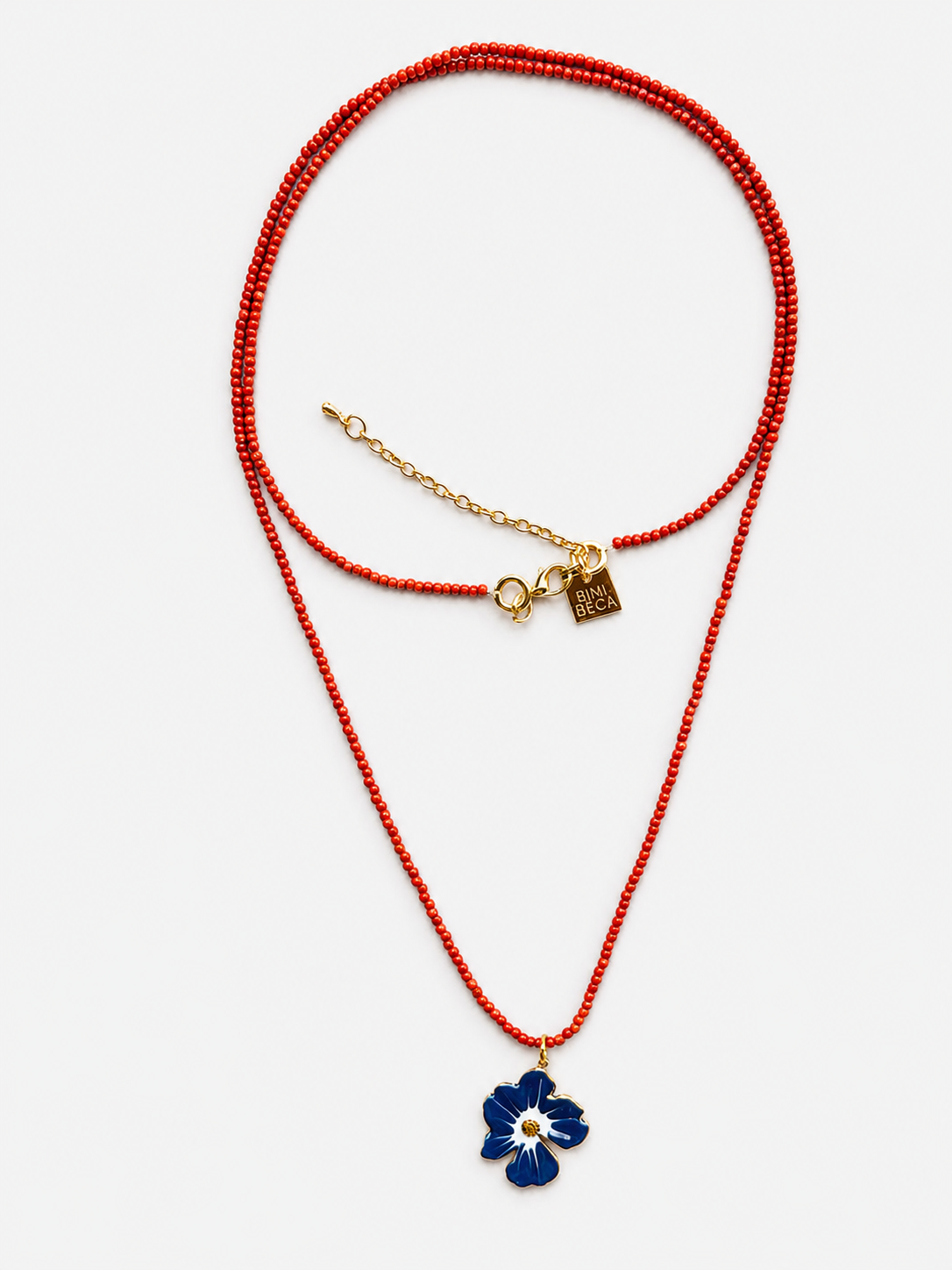 Collier fin en corail et fleurs