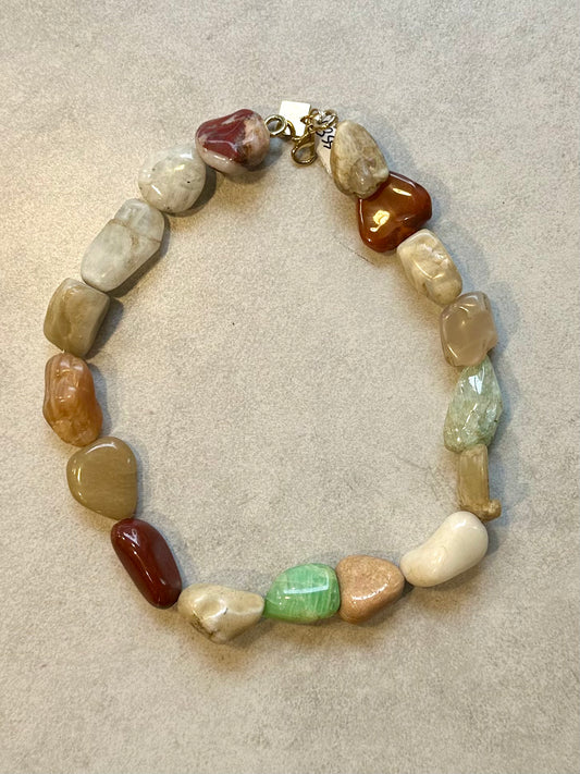 Natural Stone choker necklace / Resort