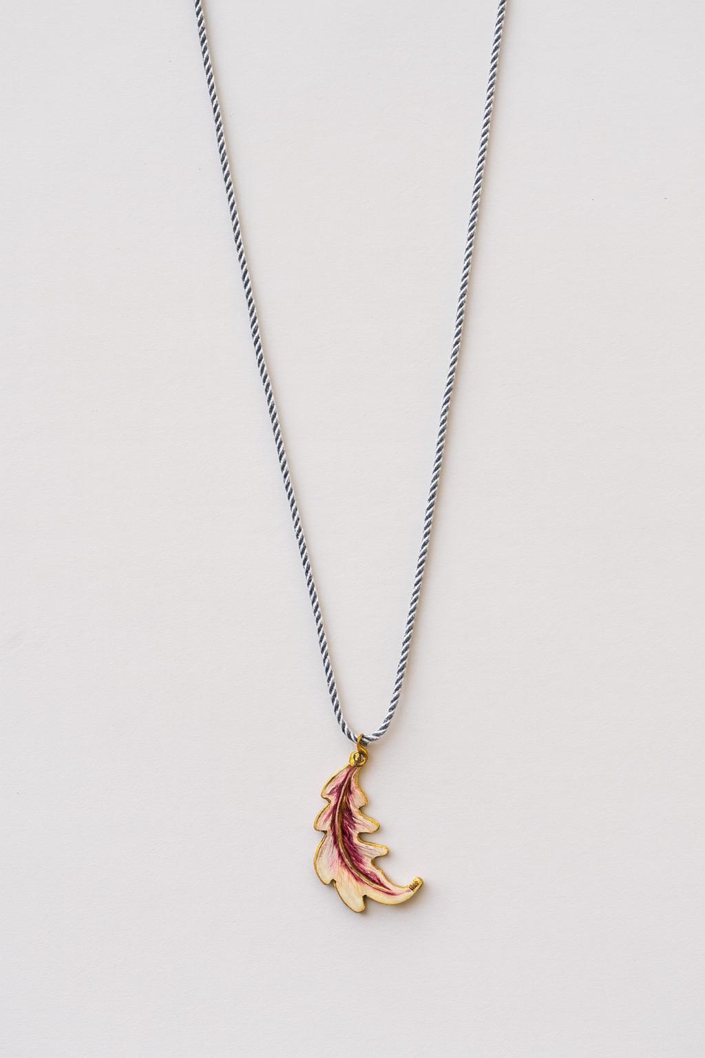 Collier pendentif feuille en acier FW25