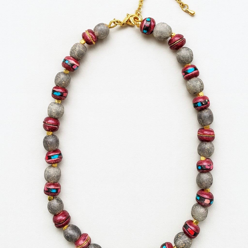 Kırmızı ve Gri Her Günün Kolyesi